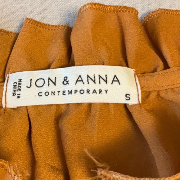 Elegant Ruffled Sleeveless Blouse - Brown - Picture 6 of 8